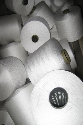 Dyeing 100% 60s Polyester Sewing Yarn For Sewing Thread